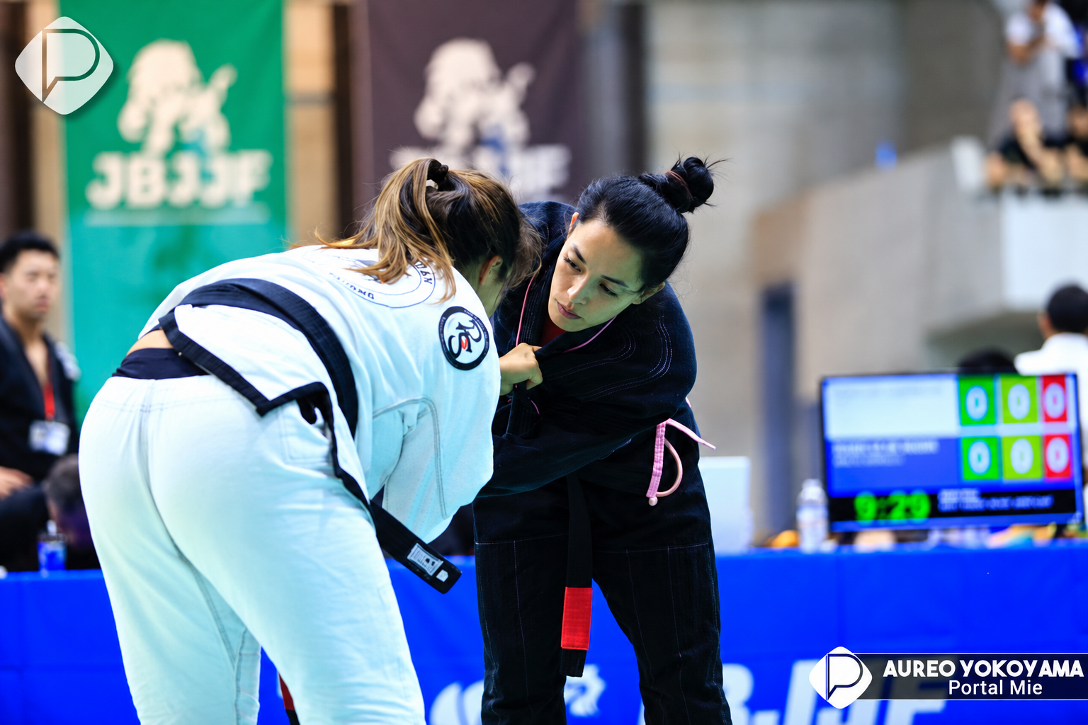 柔術の試合で戦うイザベル・デ・ソウザ